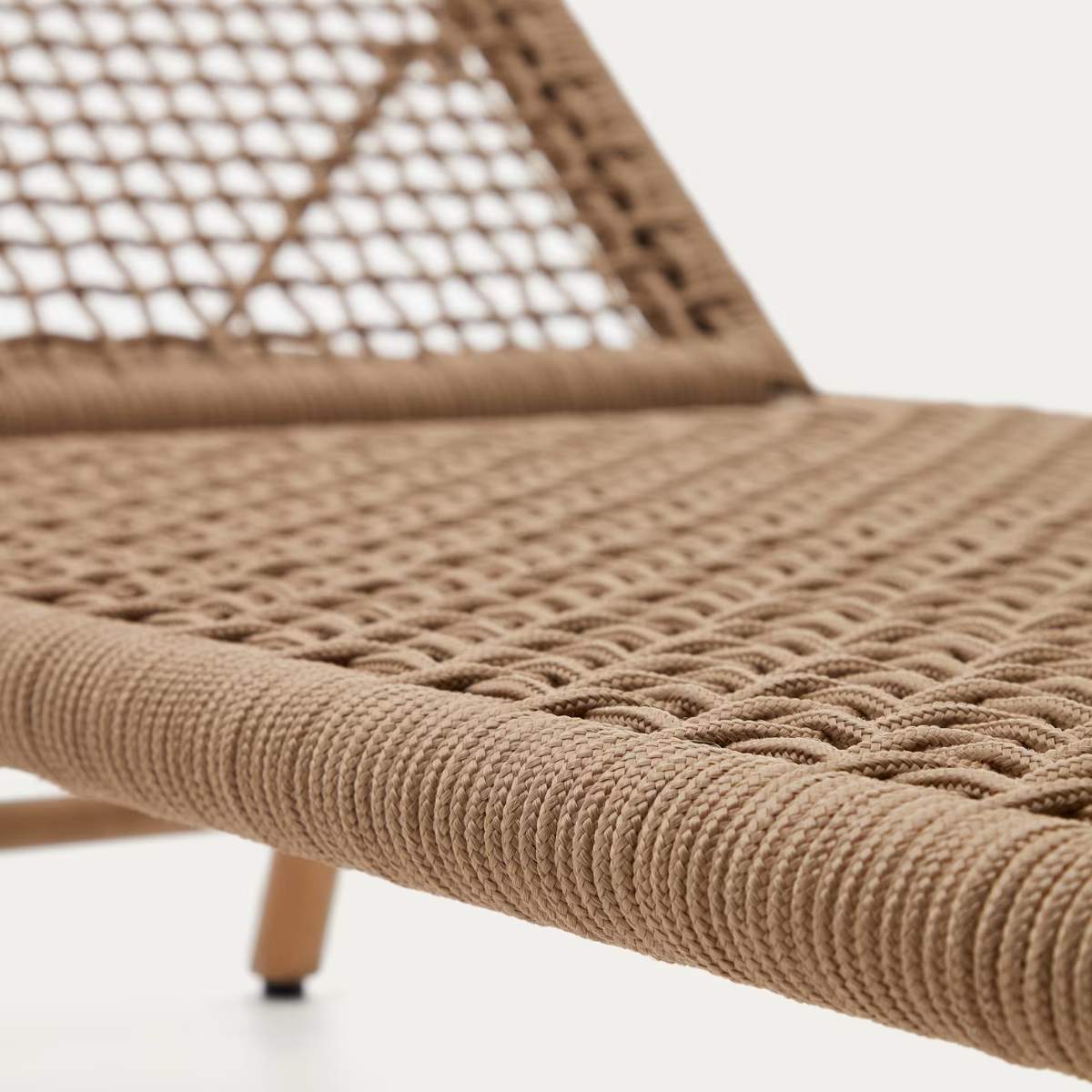 Kave Home Dandara sun lounger in steel, green rope and legs in solid FSC 100% acacia wood