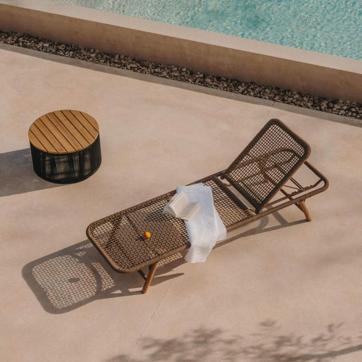 Kave Home Dandara coffee table in steel, green rope cord and solid acacia wood Ø70cm FSC 100%