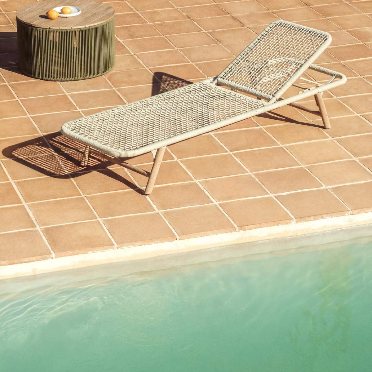 Kave Home Dandara sun lounger in steel, green rope and legs in solid FSC 100% acacia wood