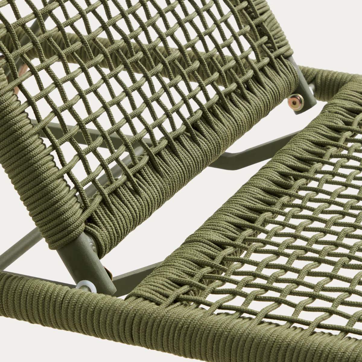 Kave Home Dandara sun lounger in steel, green rope and legs in solid FSC 100% acacia wood