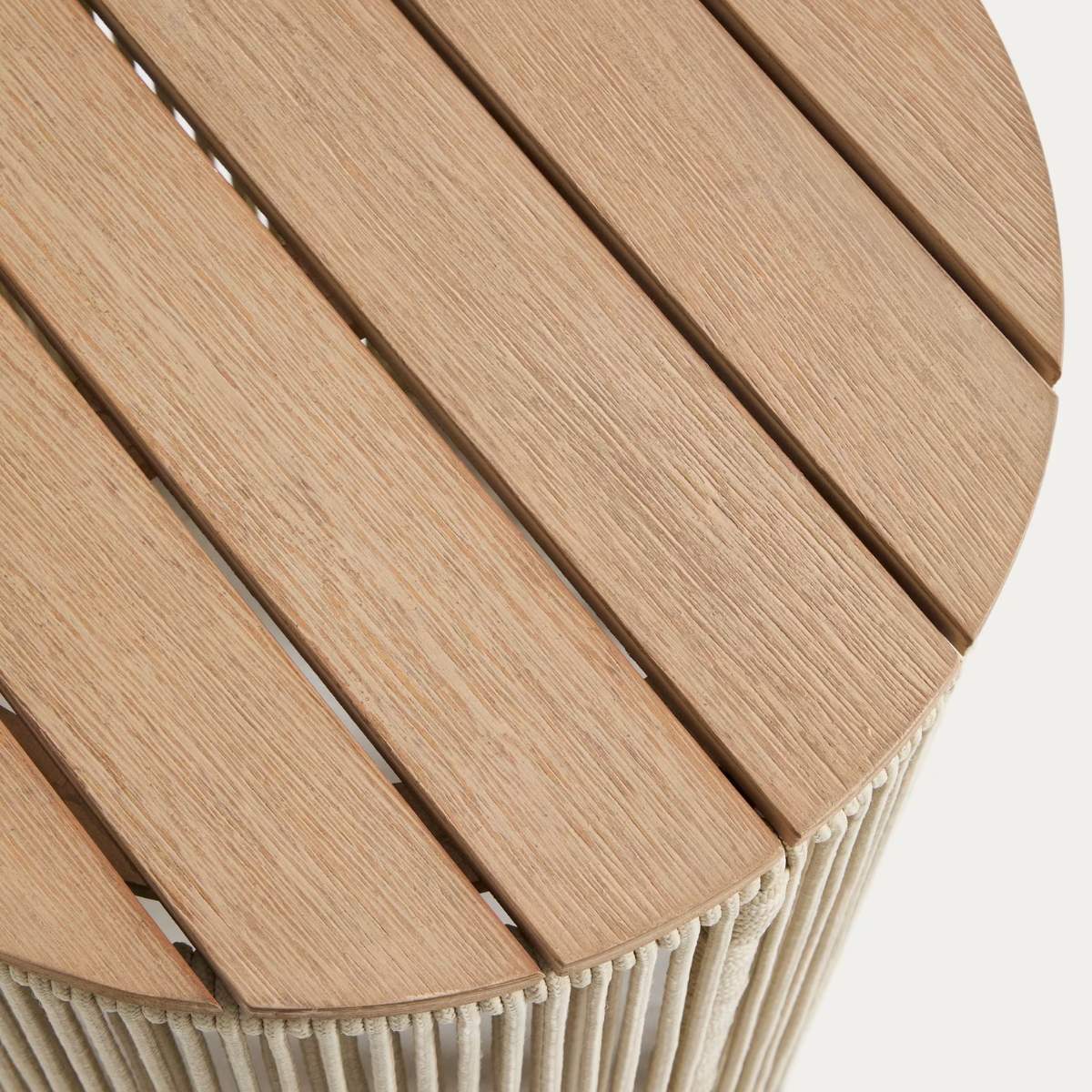 Kave Home Dandara side table in steel, green rope cord and solid acacia wood Ø40cm FSC 100%