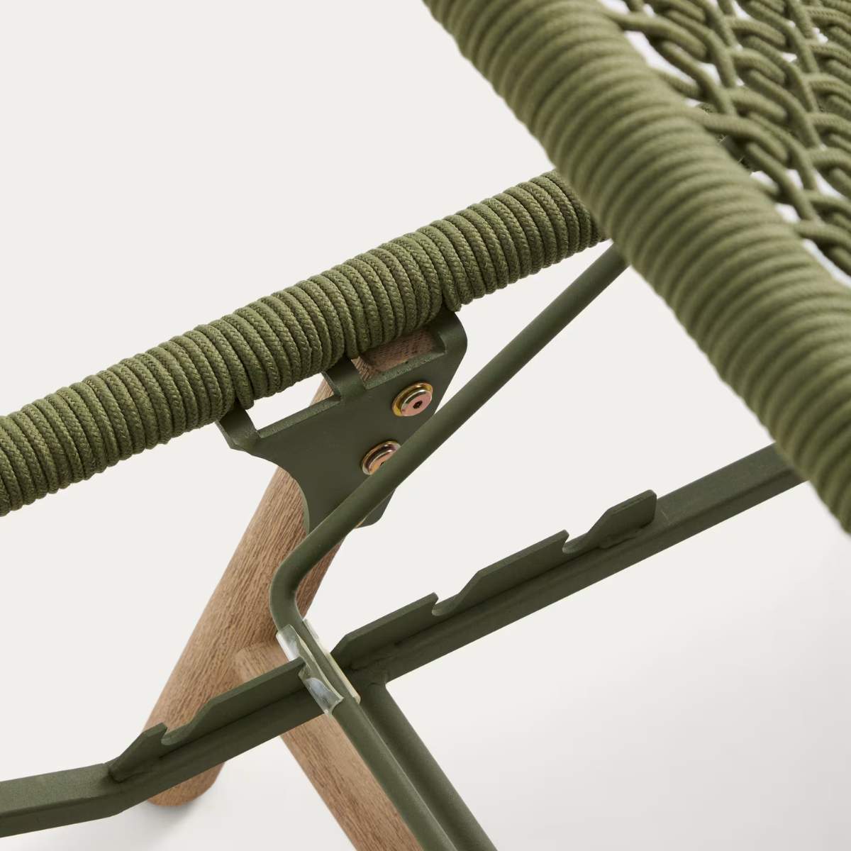 Kave Home Dandara sun lounger in steel, green rope and legs in solid FSC 100% acacia wood