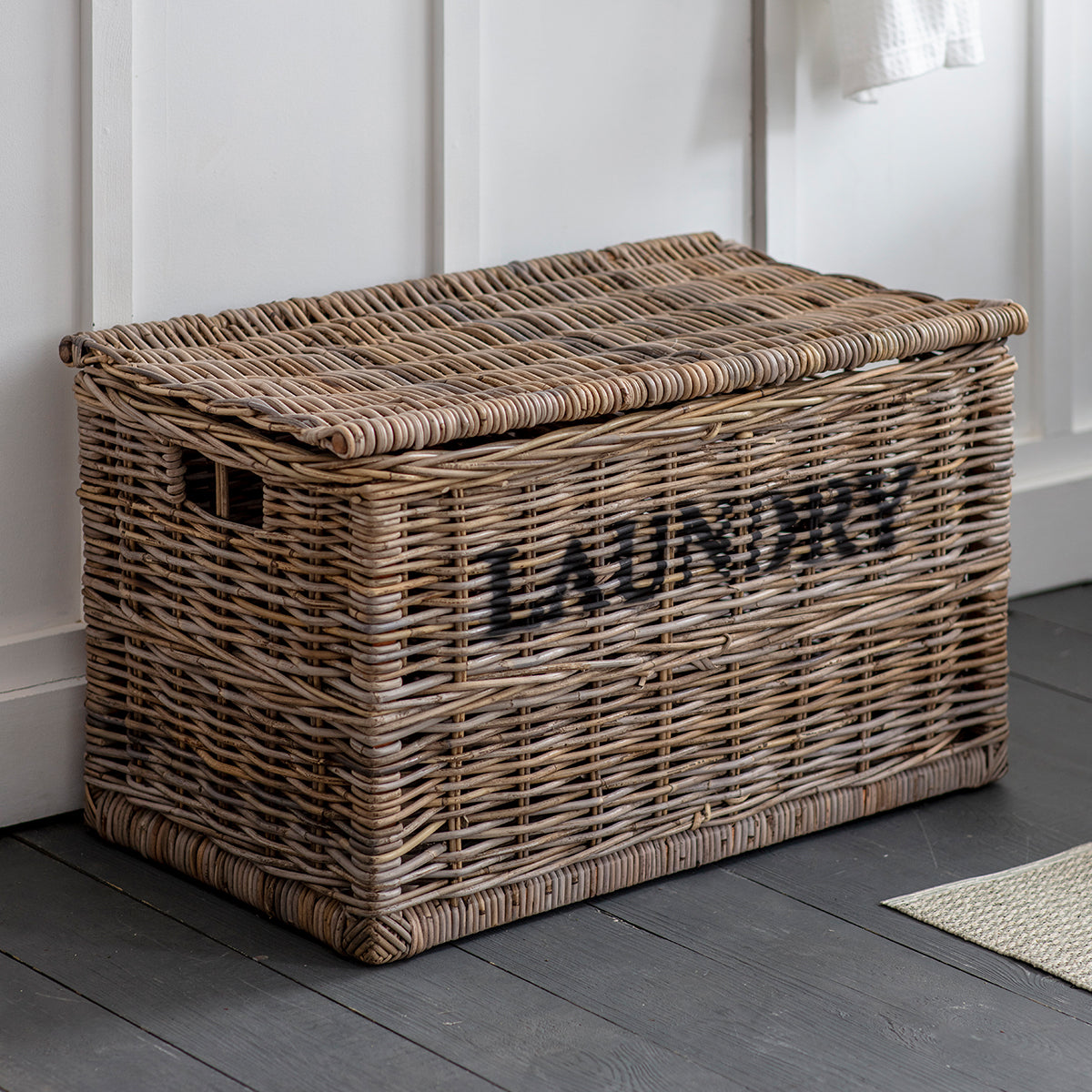 Garden Trading Bembridge Dark & Lights Laundry Chest lifetsyle