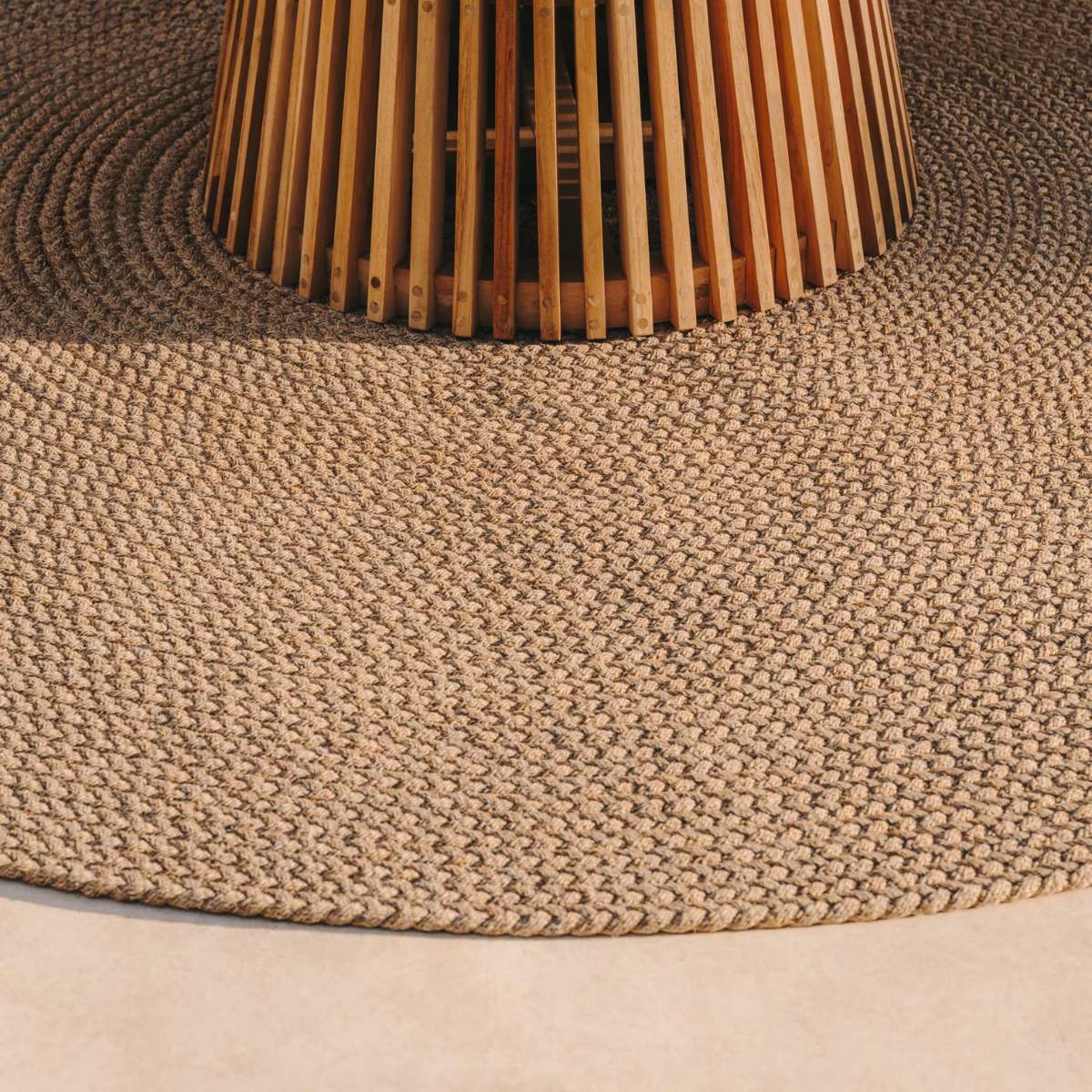 Kave Home Despas beige round rug made from synthetic fibres Ø 200 cm
