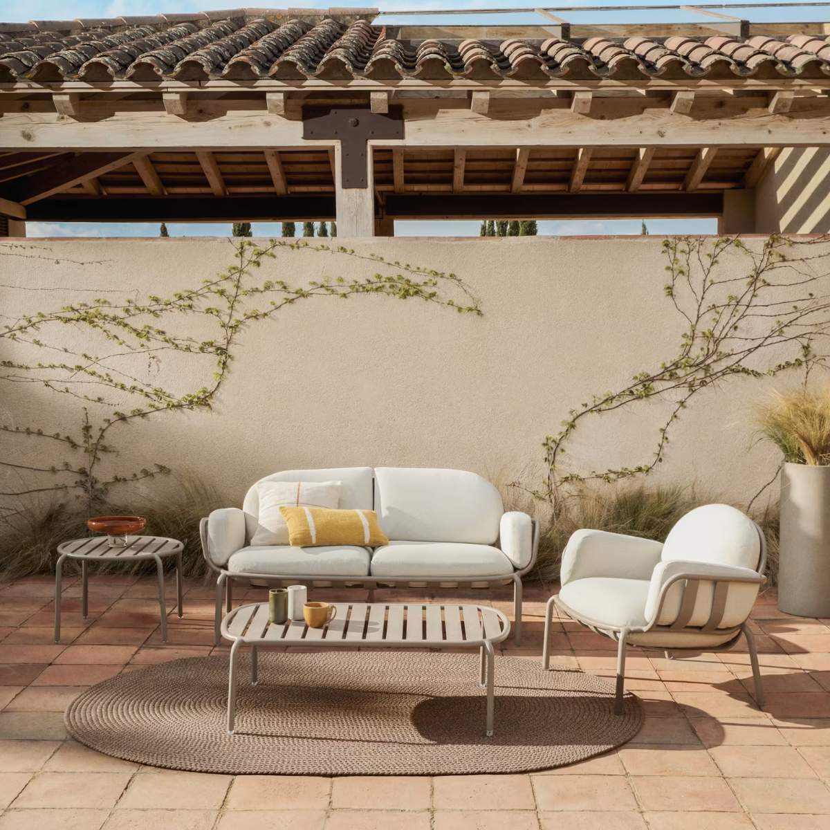 Kave Home Despas beige synthetic fibre rug 200 x 300cm