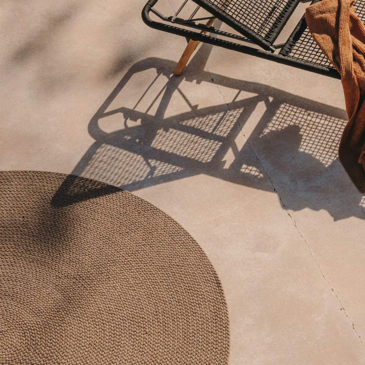 Kave Home Despas beige round rug made from synthetic fibres Ø 200 cm
