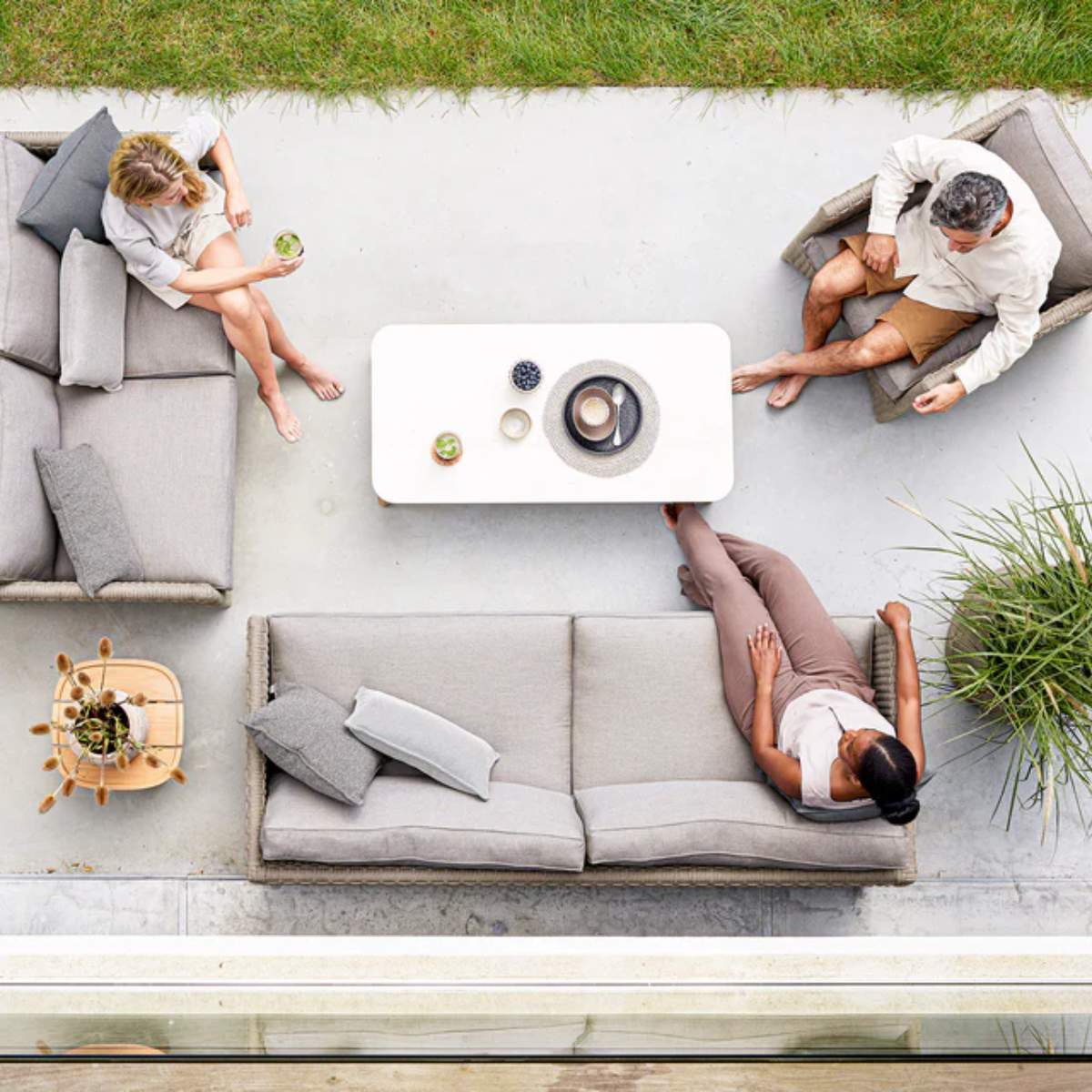 Cane-line Diamond 2-Seater Sofa - Taupe + Free Cover