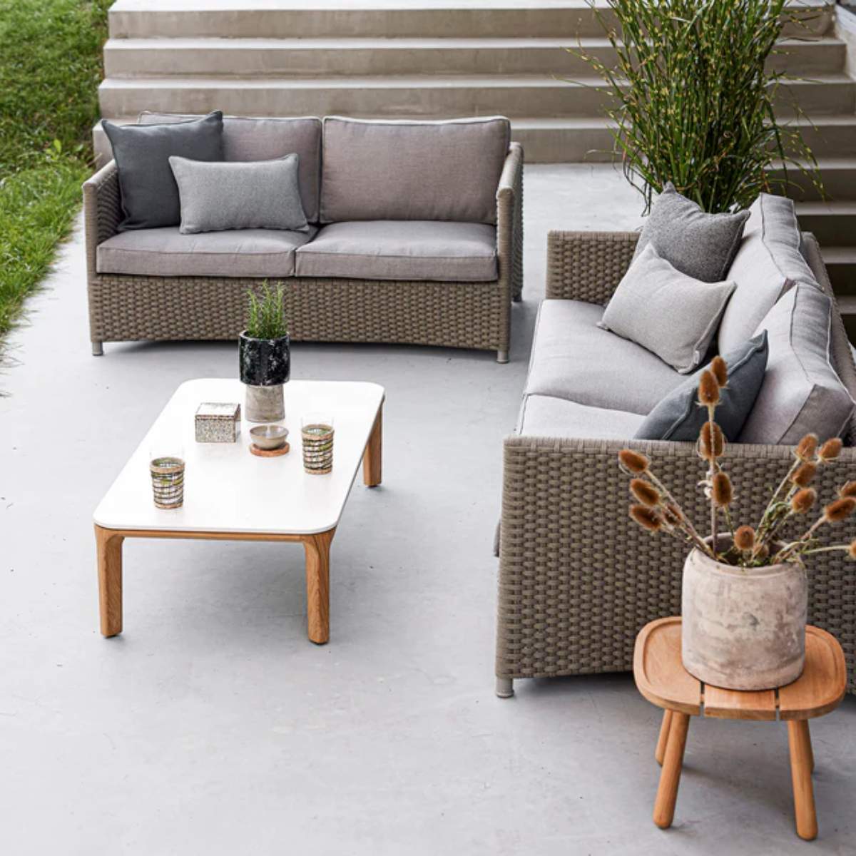 Cane-line Diamond 2-Seater Sofa - Taupe + Free Cover
