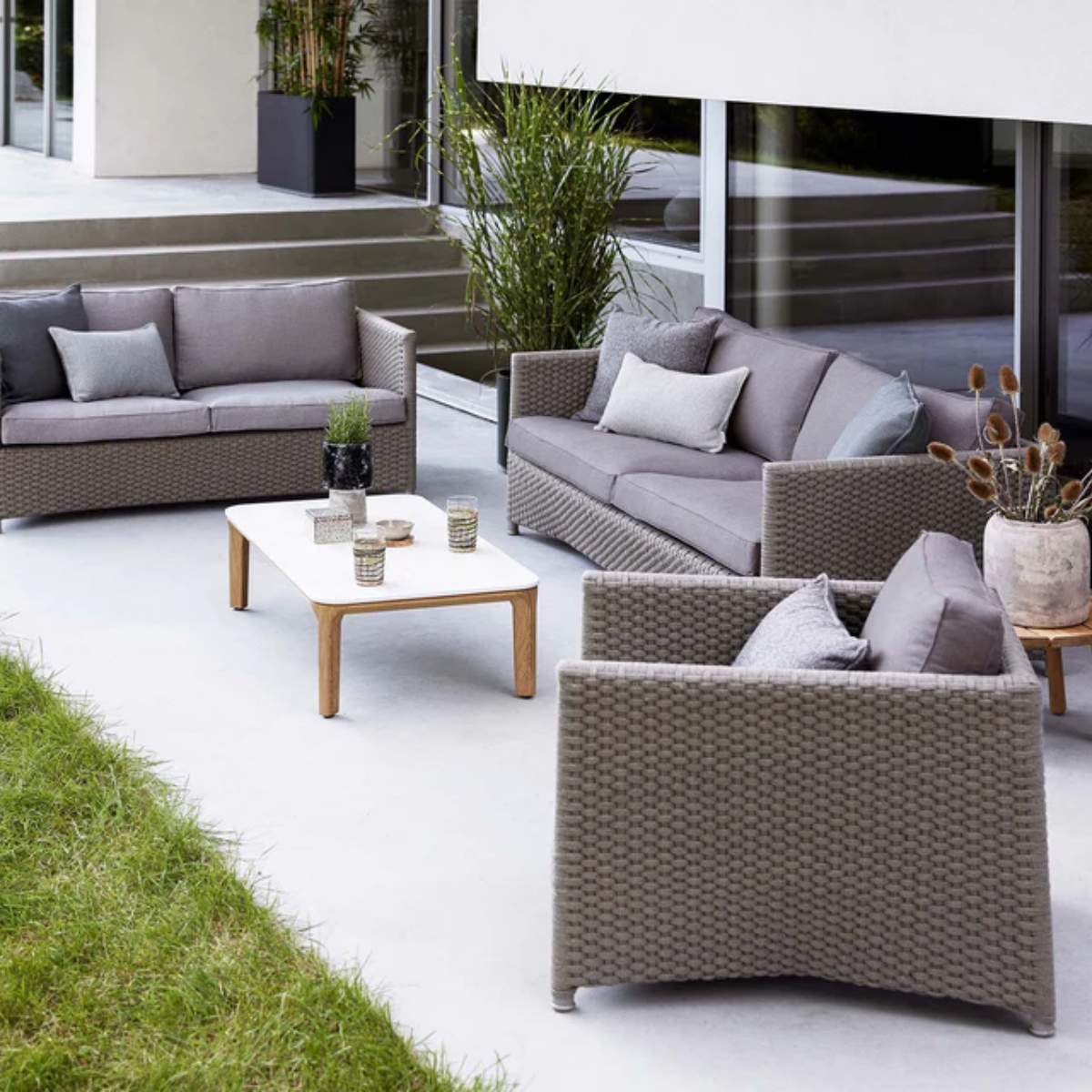 Cane-line Diamond 2-Seater Sofa - Taupe + Free Cover