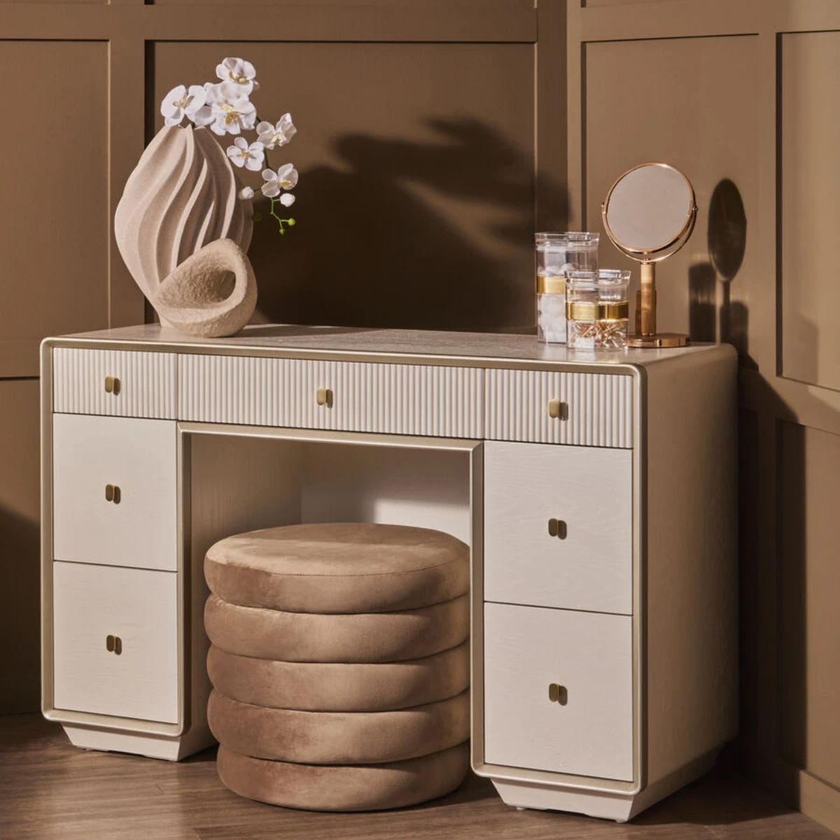 Beaumonde Home Dorsino Ivory Wood Veneer Seven Drawer Dressing Table