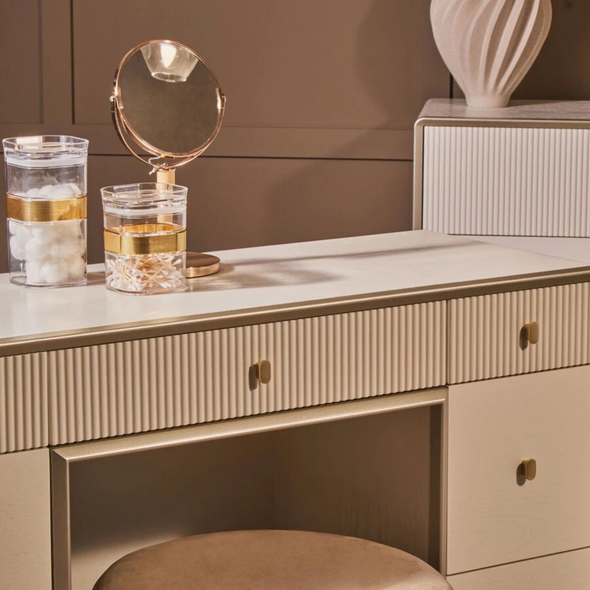 Beaumonde Home Dorsino Ivory Wood Veneer Seven Drawer Dressing Table