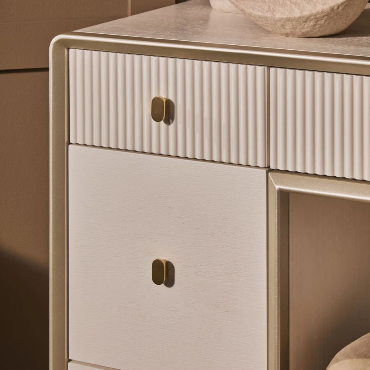 Beaumonde Home Dorsino Ivory Wood Veneer Seven Drawer Dressing Table