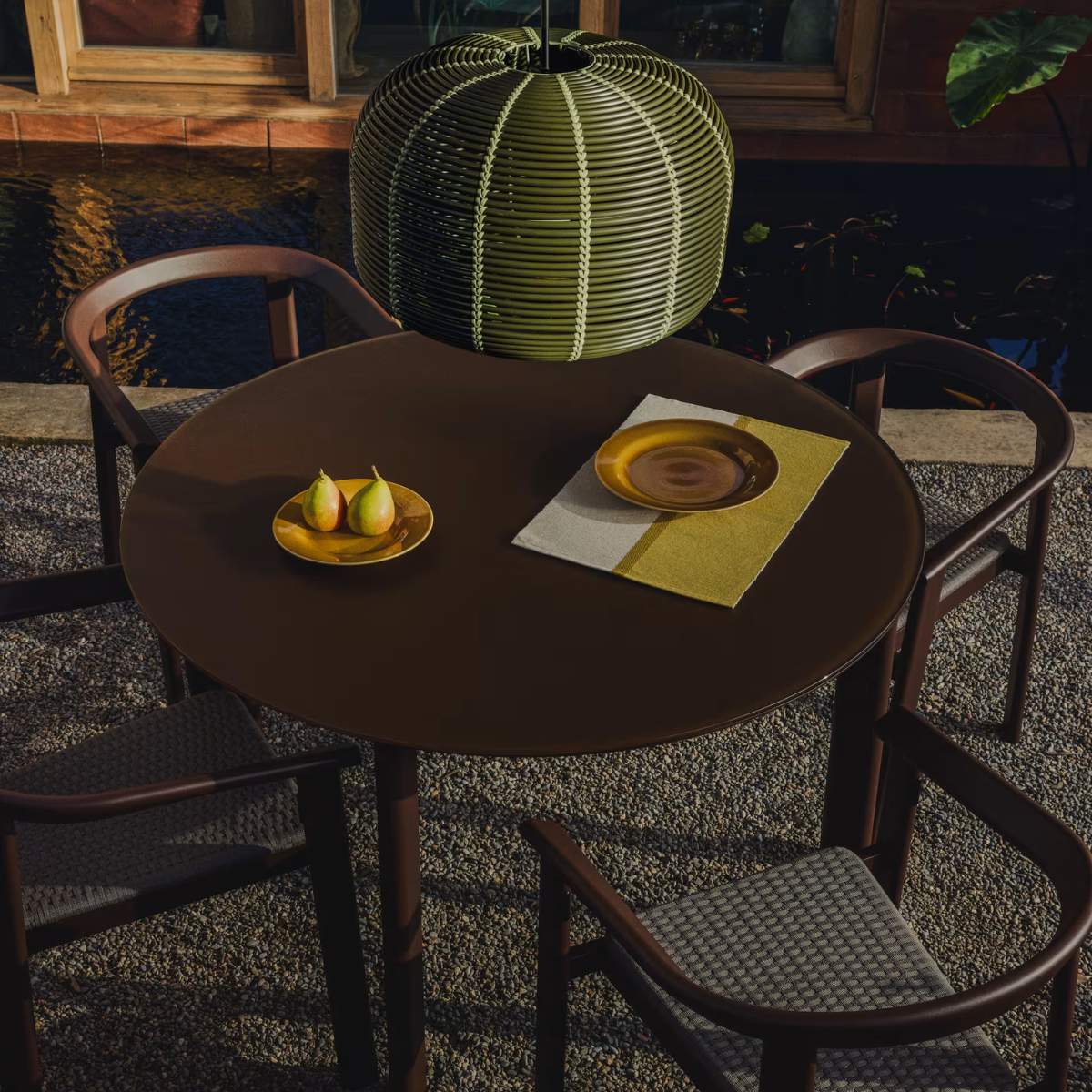Kave Home Erice round table in aluminium and ecru tempered glass Ø120 cm