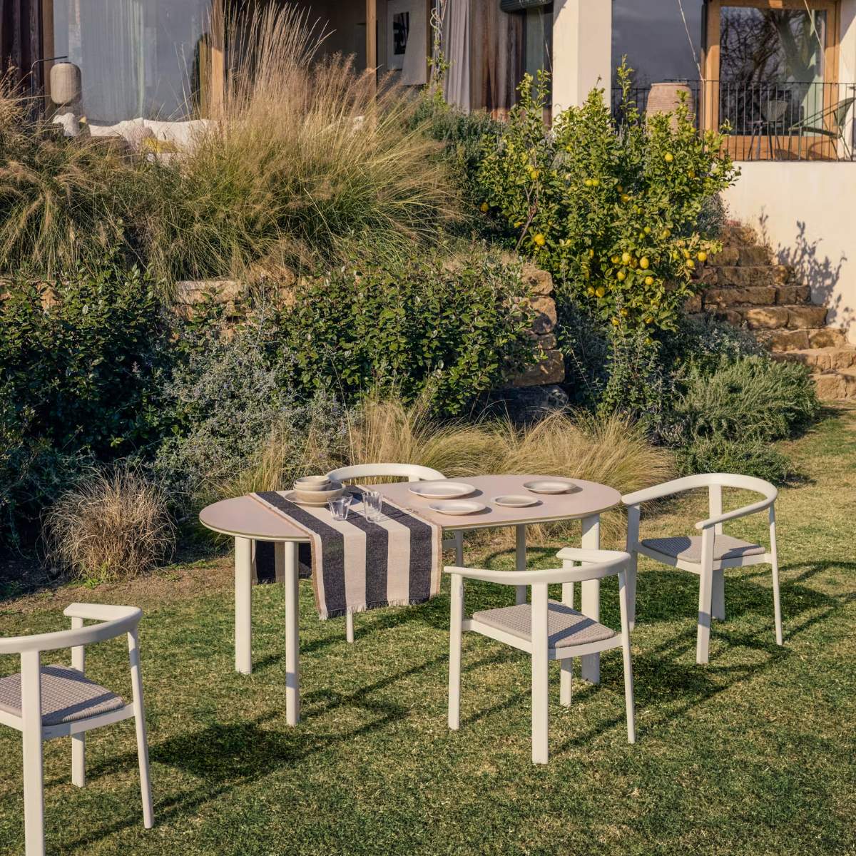 Kave Home Erice stackable outdoor chair in aluminium and ecru rope