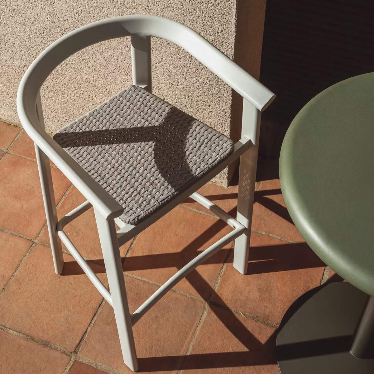 Kave Home Erice stool in aluminium and ecru rope cord 75cm