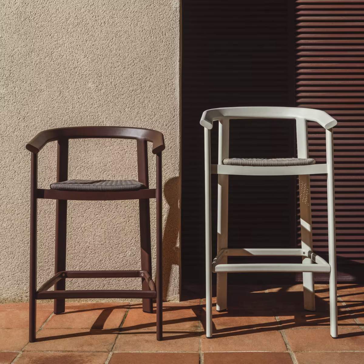 Kave Home Erice stool in aluminium and ecru rope cord 65cm