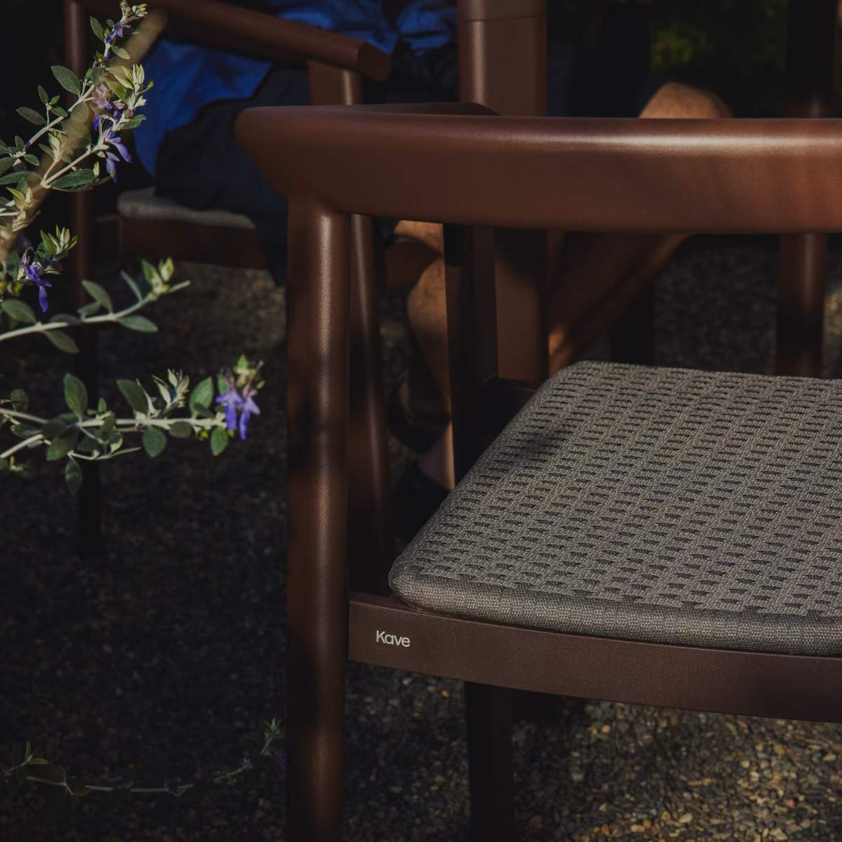 Kave Home Erice stackable outdoor chair in aluminium and ecru rope