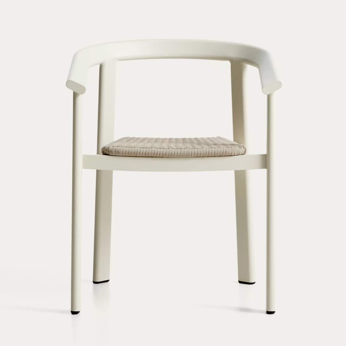 Kave Home Erice stackable outdoor chair in aluminium and ecru rope