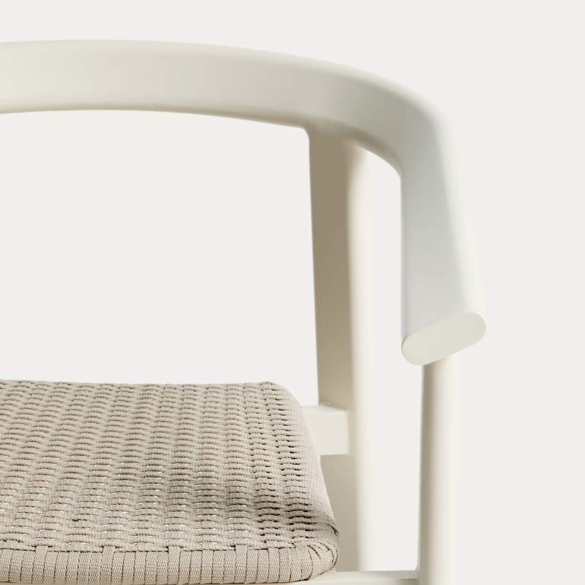 Kave Home Erice stackable outdoor chair in aluminium and ecru rope