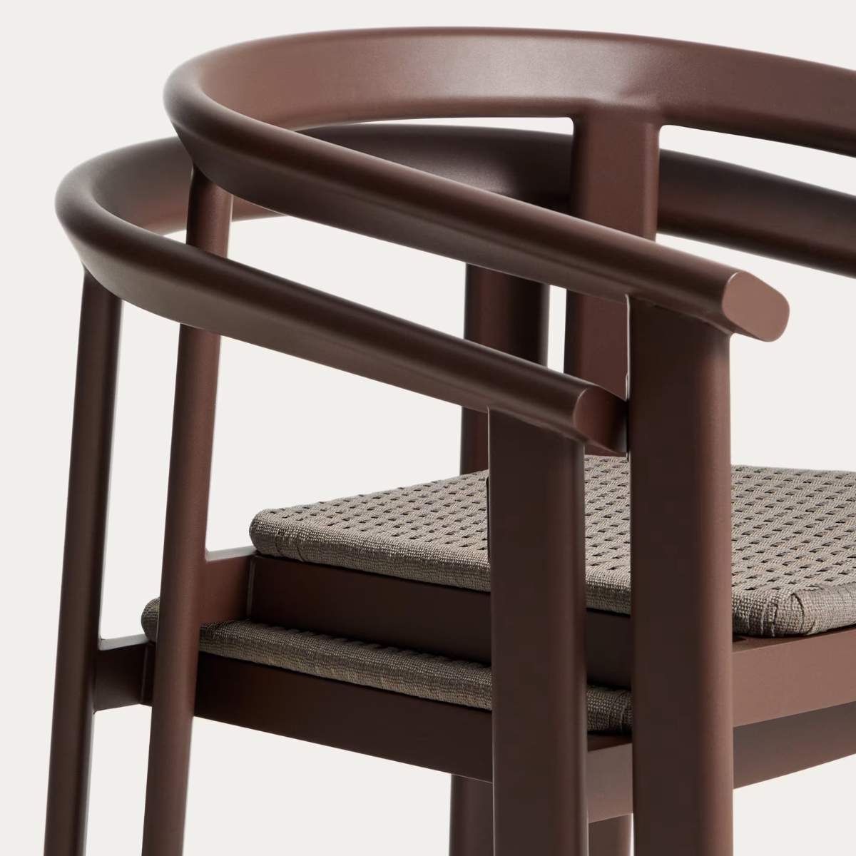 Kave Home Erice set of 4 stackable chairs in aluminium and rope cord and a table in ecru aluminium and tempered glass Ø120cm