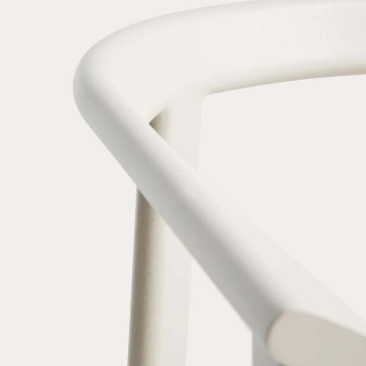 Kave Home Erice stackable outdoor chair in aluminium and ecru rope