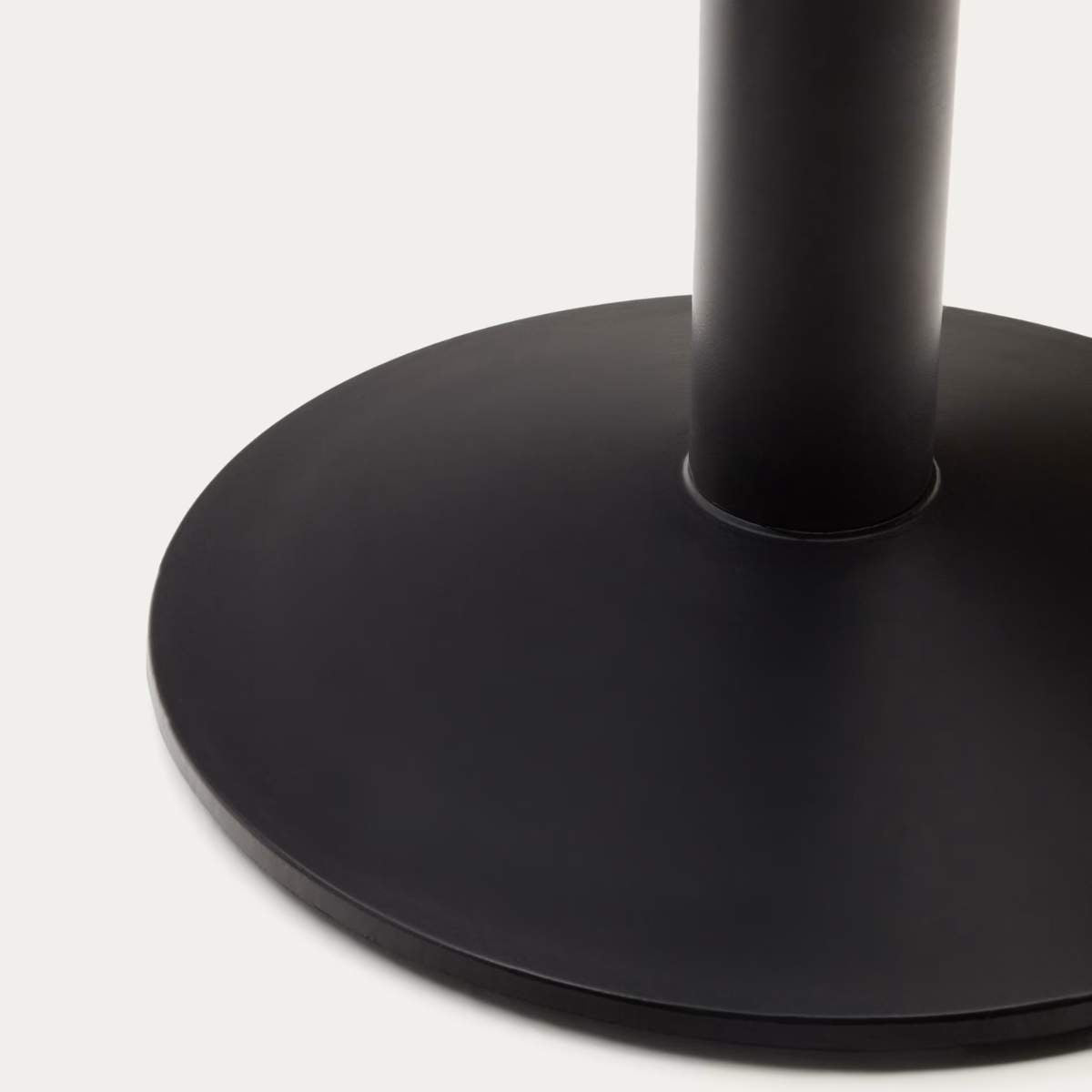 Kave Home Esilda high round outdoor table in white with metal leg in a painted black finish, Ø 60 x 96 cm