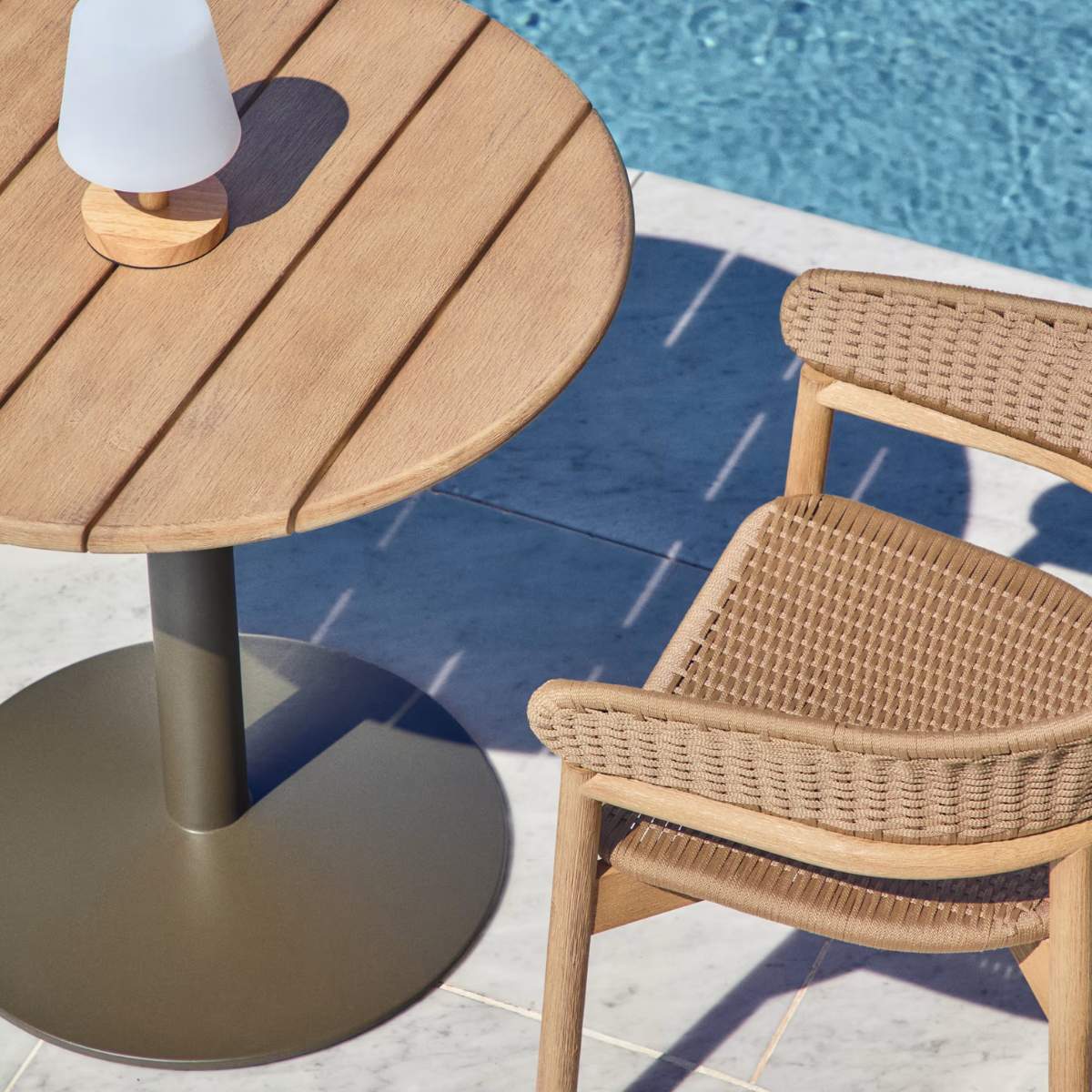 Kave Home Esilda outdoor round table with FSC 100% acacia top Ø80cm and green steel base Ø55x72cm