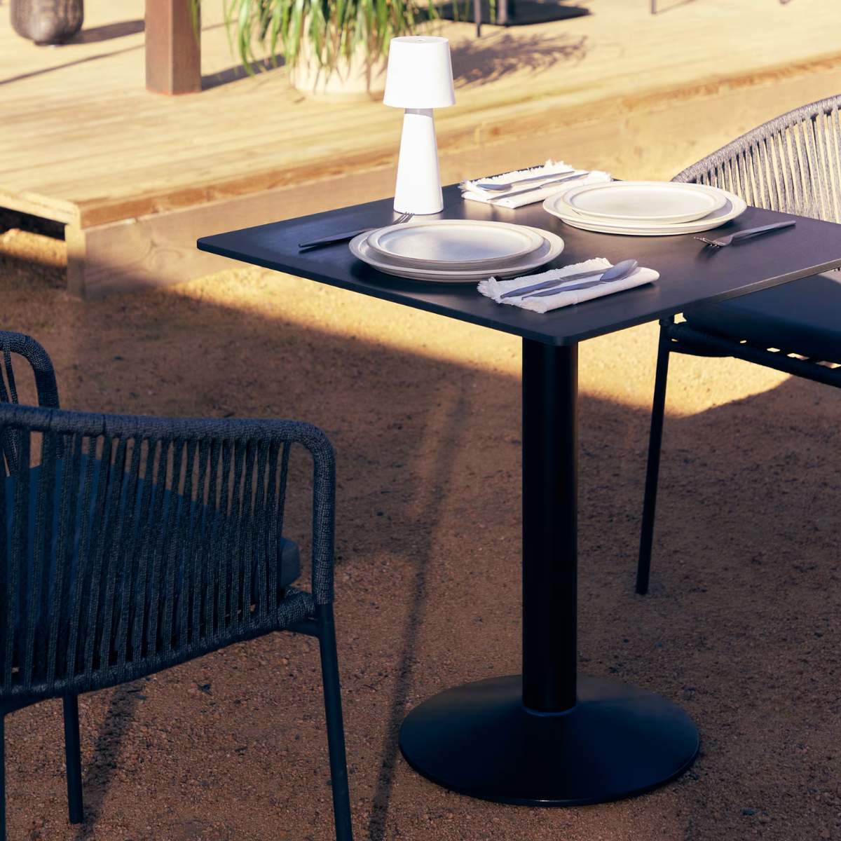 Kave Home Esilda outdoor table in black with metal leg in a painted black finish, 70 x 70 x 70 cm