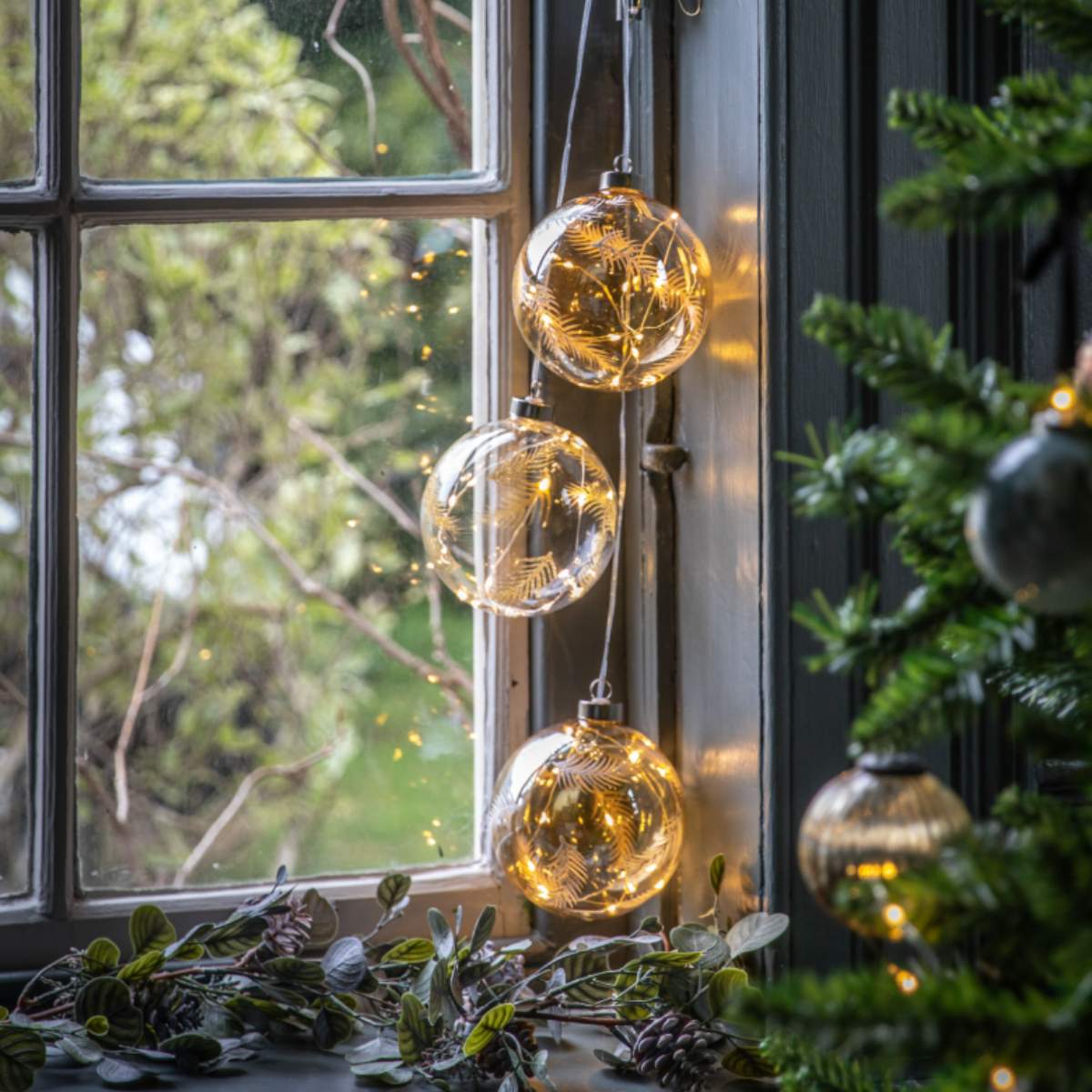 Gallery Direct Feather Etched Bauble with LED