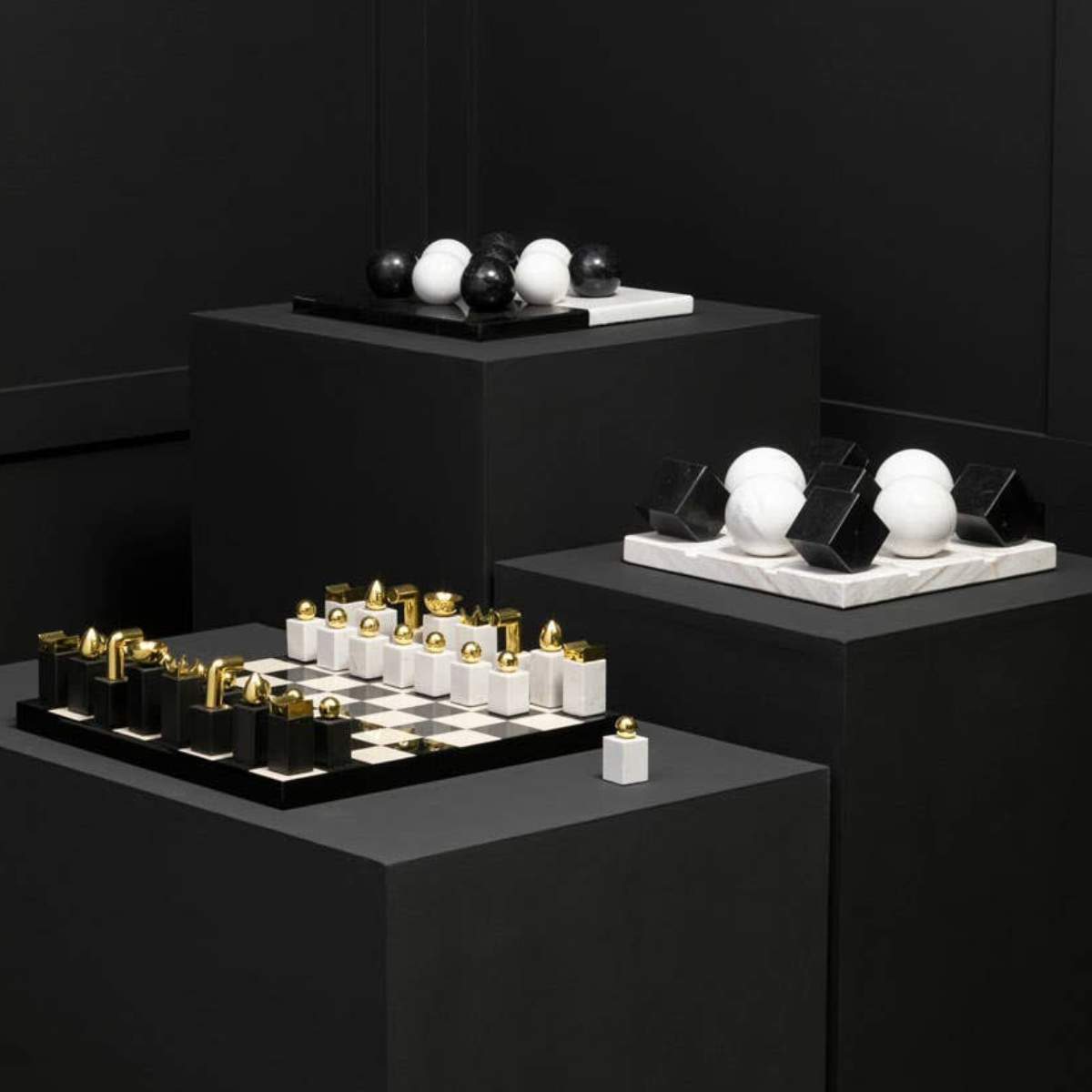 Beaumonde Home Flos Black And White Tic Tac Toe Game