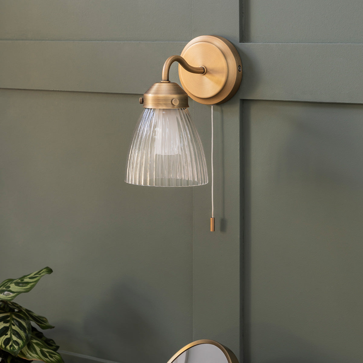 Garden Trading Fovant Bathroom Glass Wall Light - Brass