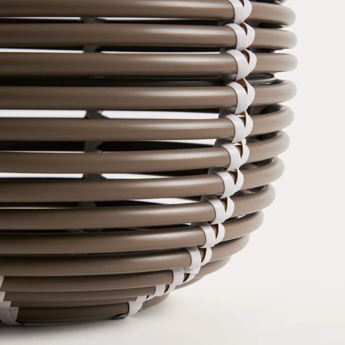 Kave Home Garoina outdoor solar LED table lamp in taupe synthetic rattan Ø25cm