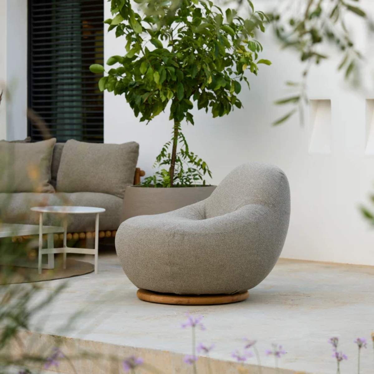 Cane-line Gem Lounge Chair W/Teak Swivel