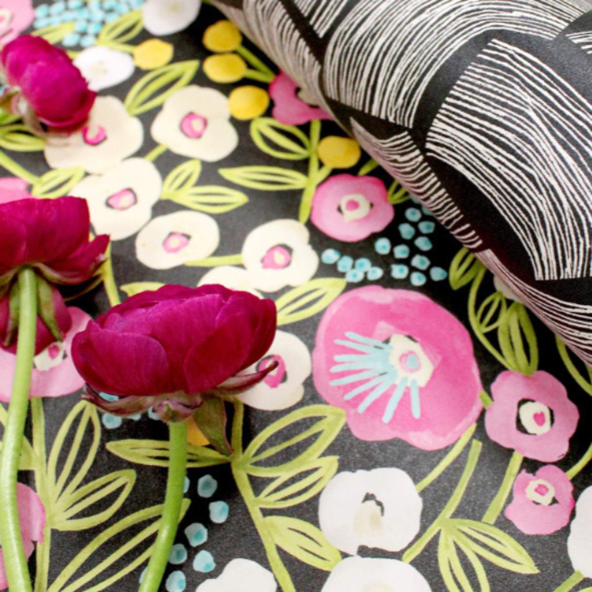 Ohpopsi Glasshouse Flora Ditsy	- Fuchsia & Jet