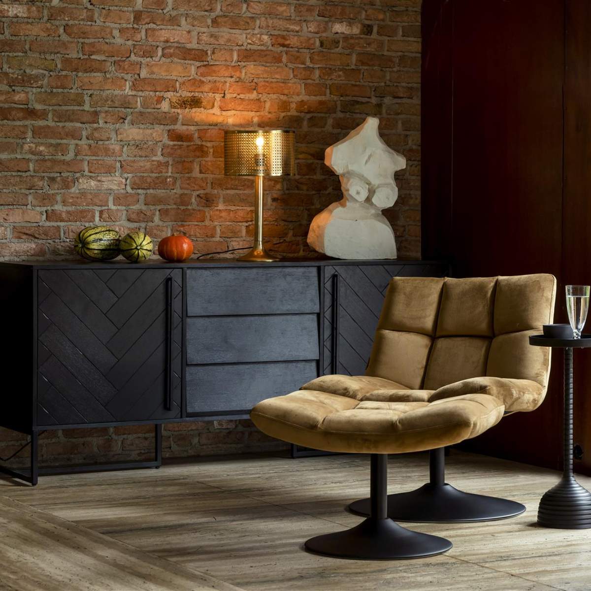 Dutch Bone Hocker Bar