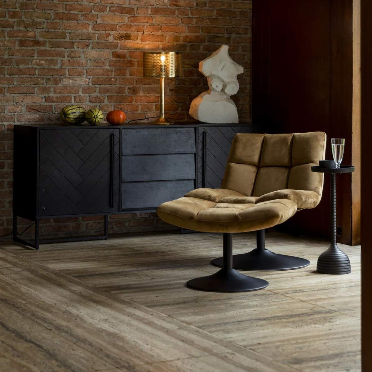 Dutch Bone Hocker Bar