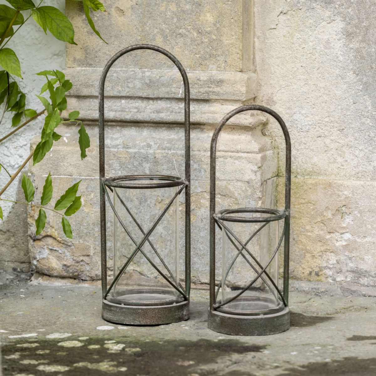Grand Illusions Hurricane Lamp With Handle Small