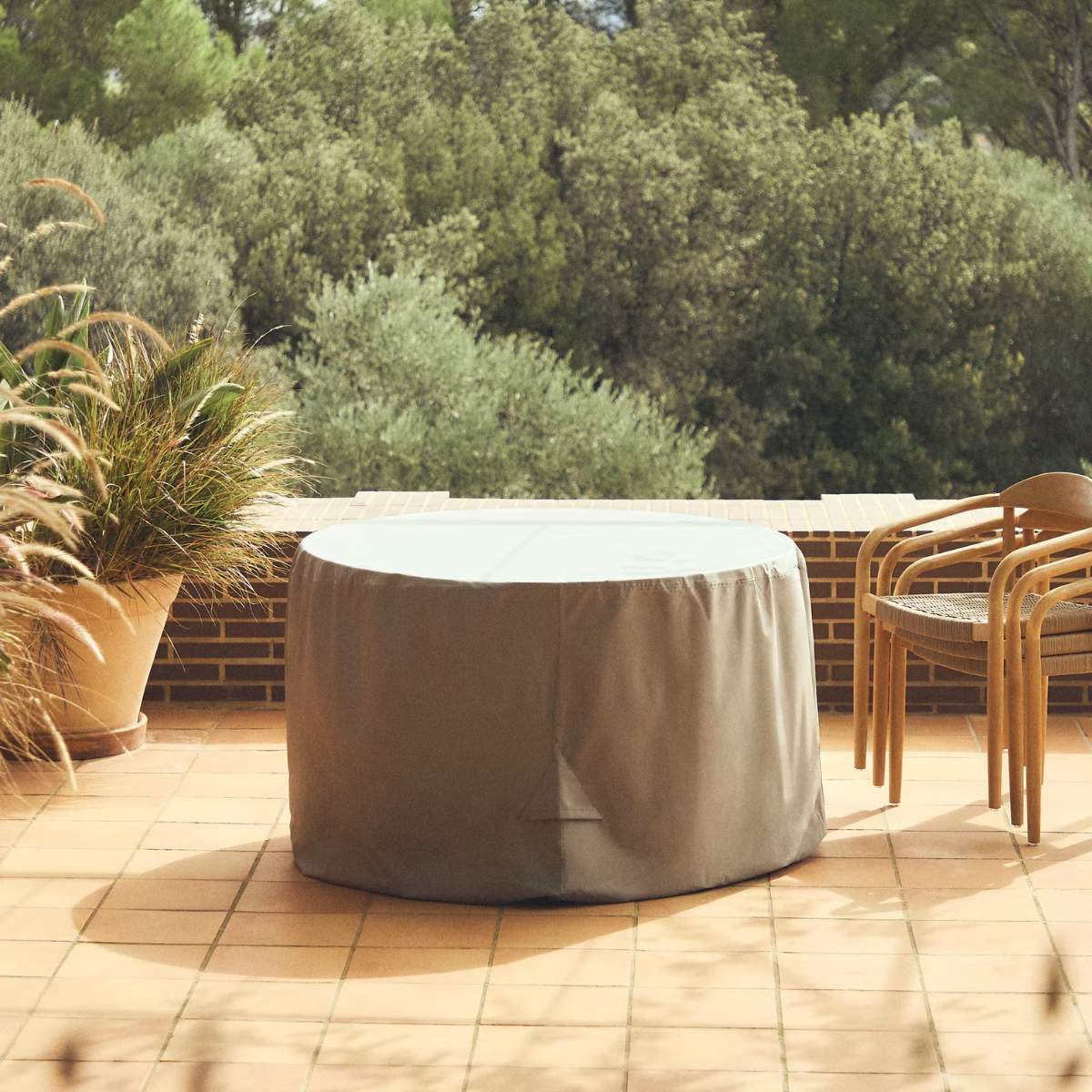 Kave Home Iria protective cover for outdoor furniture max. Ø130