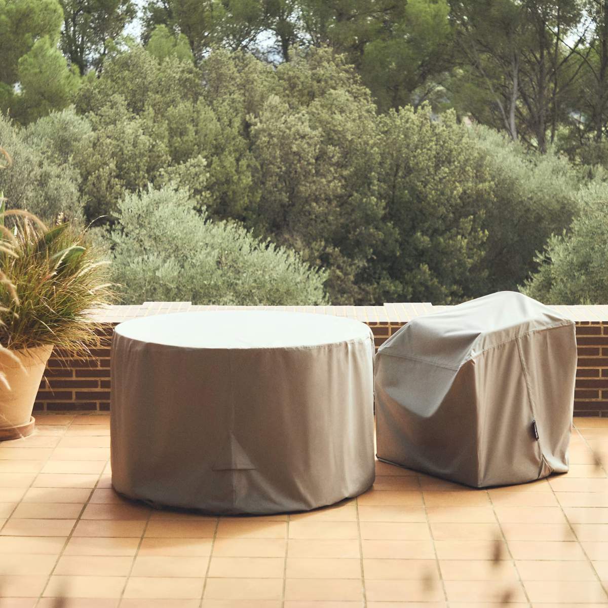Kave Home Iria protective cover for outdoor furniture max. Ø130