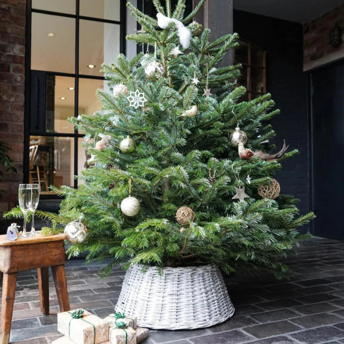 Ivyline Wicker Tree Skirt Round White