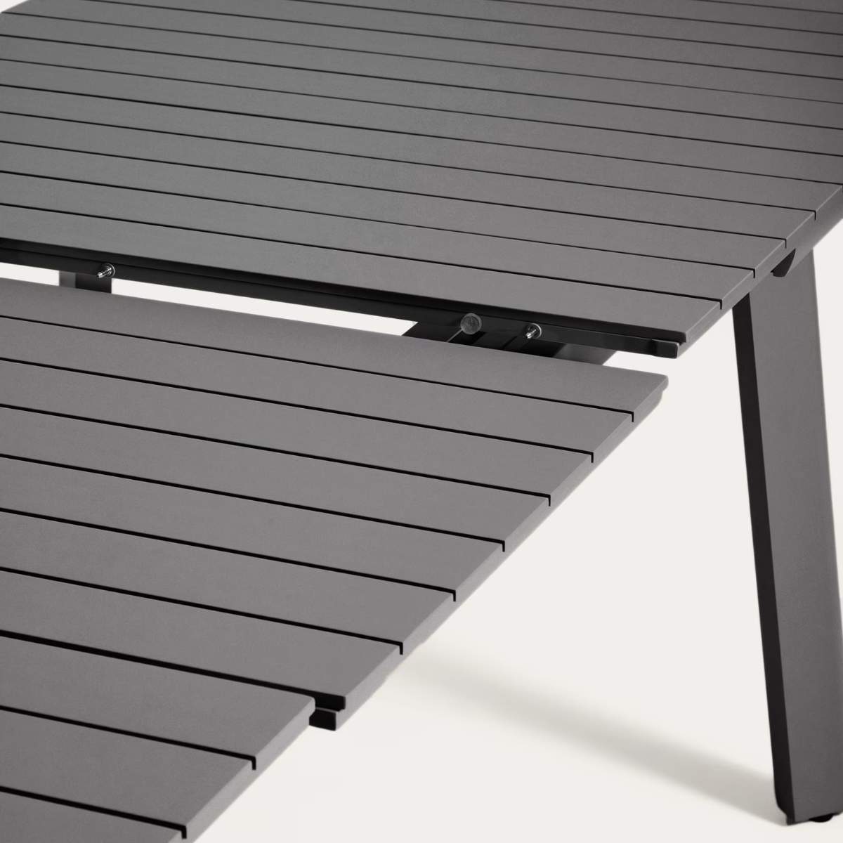 Kave Home Izola extendable outdoor table in aluminium with green finish 220 (280) x 100cm