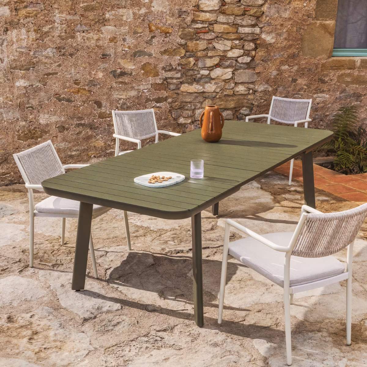 Kave Home Izola extendable outdoor table in aluminium with green finish 185 (235) x 100cm