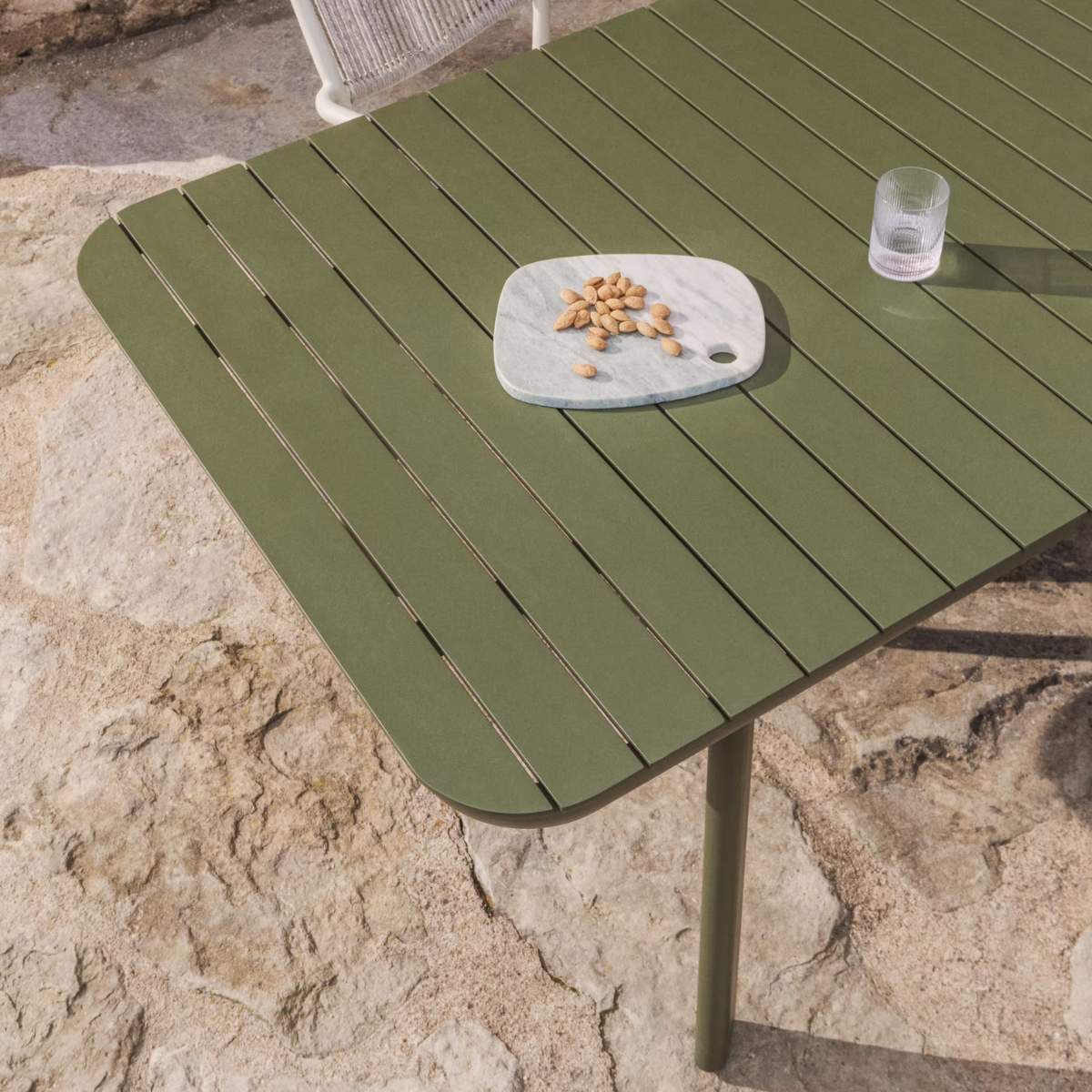Kave Home Izola extendable outdoor table in aluminium with green finish 185 (235) x 100cm