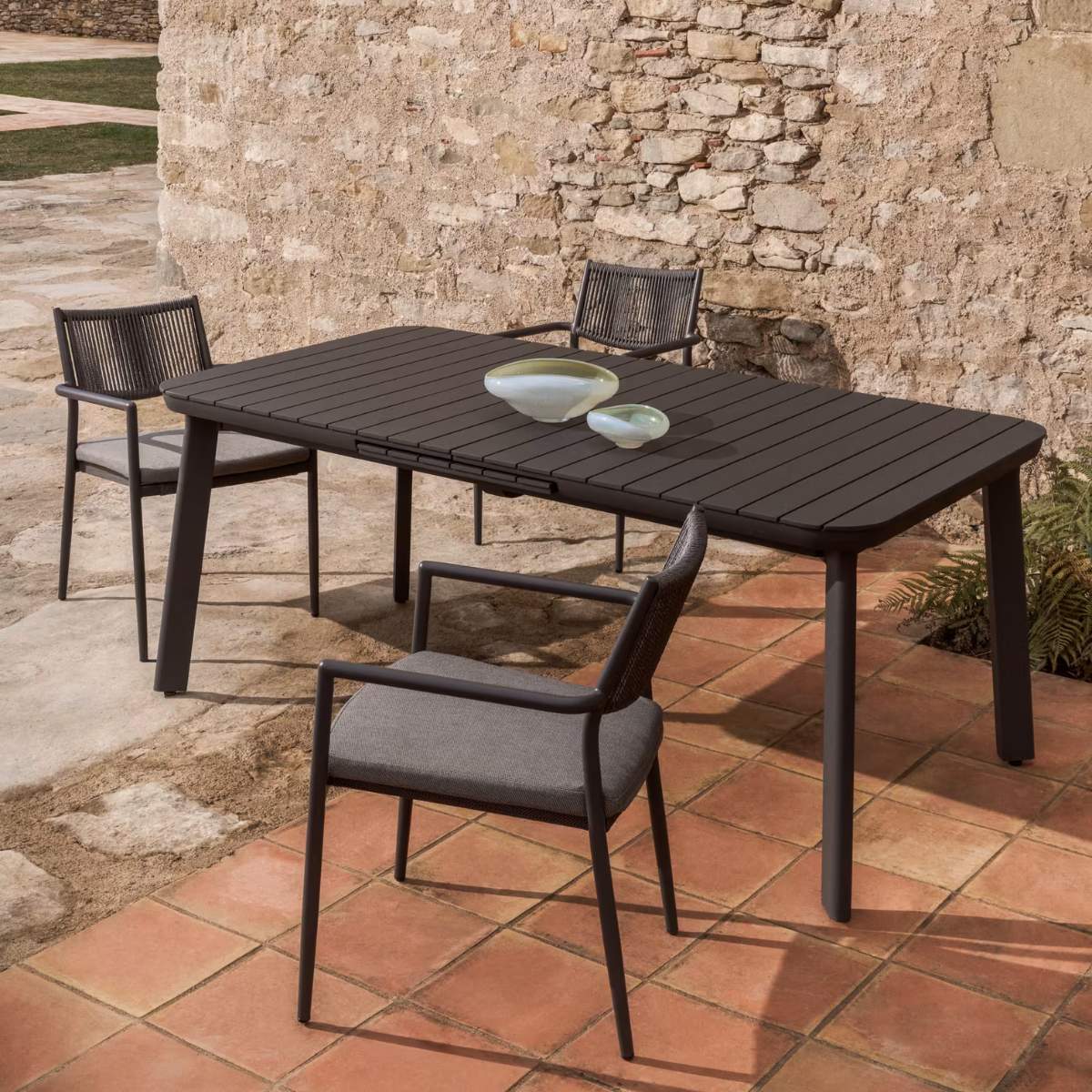 Kave Home Izola extendable outdoor table in aluminium with green finish 185 (235) x 100cm