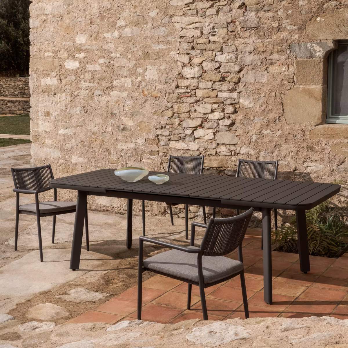 Kave Home Izola extendable outdoor table in aluminium with green finish 185 (235) x 100cm