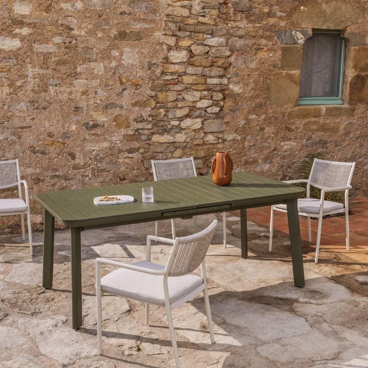 Kave Home Izola extendable outdoor table in aluminium with green finish 220 (280) x 100cm