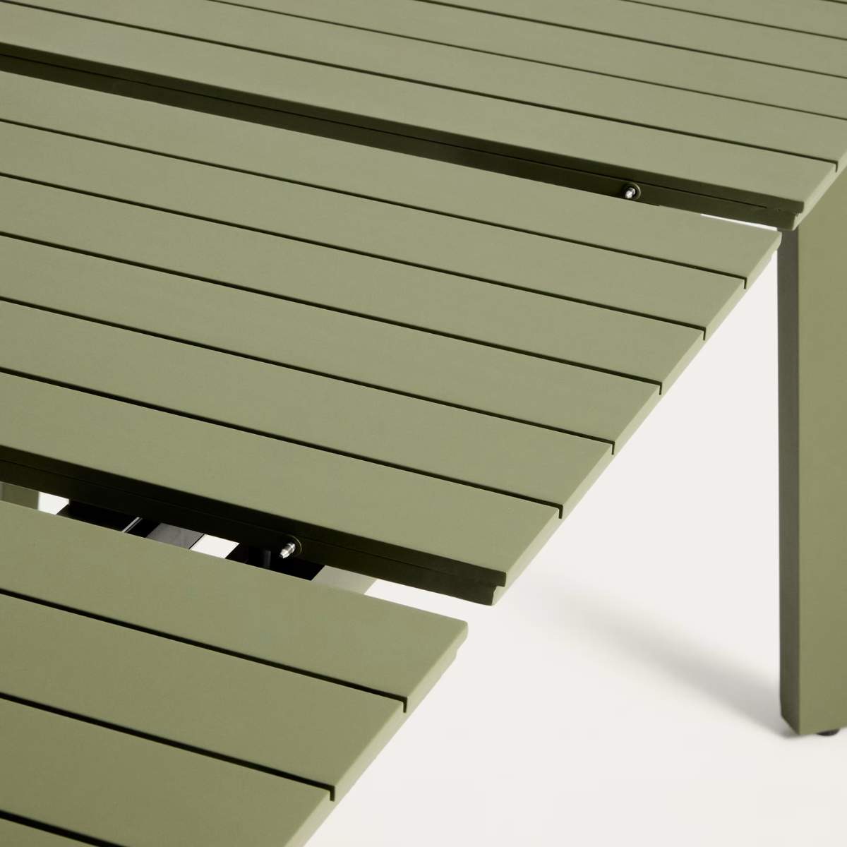 Kave Home Izola extendable outdoor table in aluminium with green finish 185 (235) x 100cm