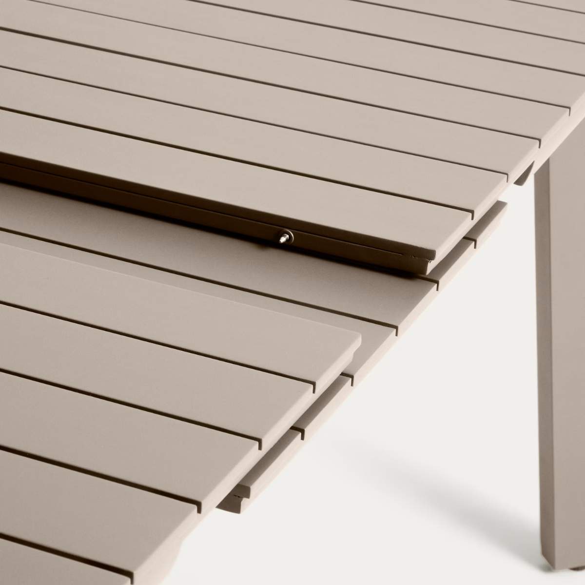 Kave Home Izola extendable outdoor table in aluminium with taupe finish 185 (235) x 100 cm