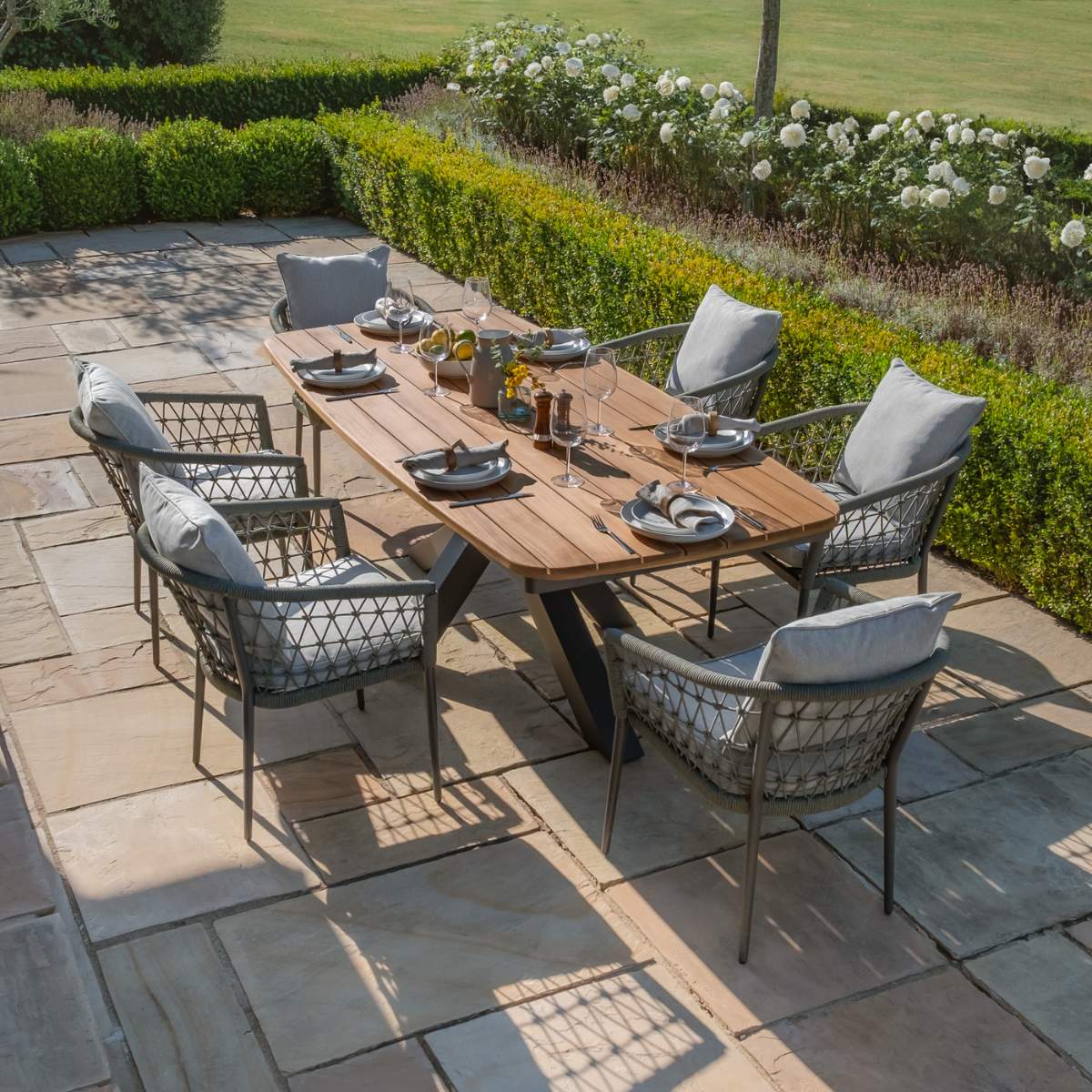 Maze - Jakarta Teak 6-8 Seat Oval Dining Table