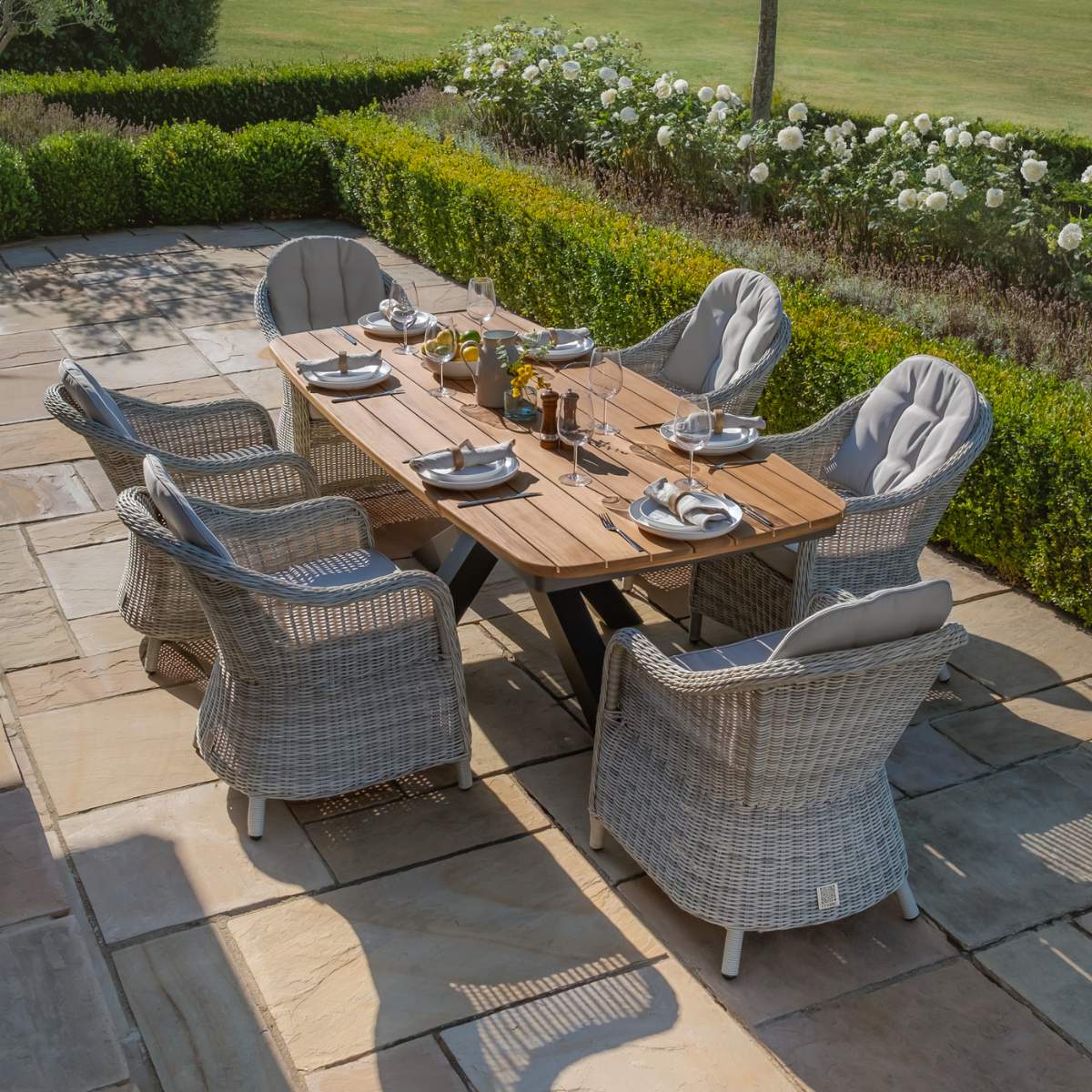 Maze - Jakarta Teak 6-8 Seat Oval Dining Table
